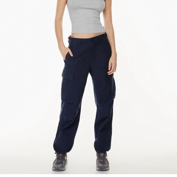 Aritzia TNA Cargo Pants with in black teinture norie - Picture 1 of 9